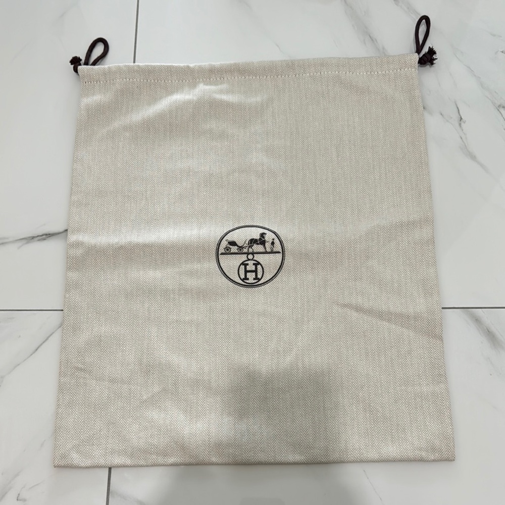 Hermes Authentic Iconic dust bag.